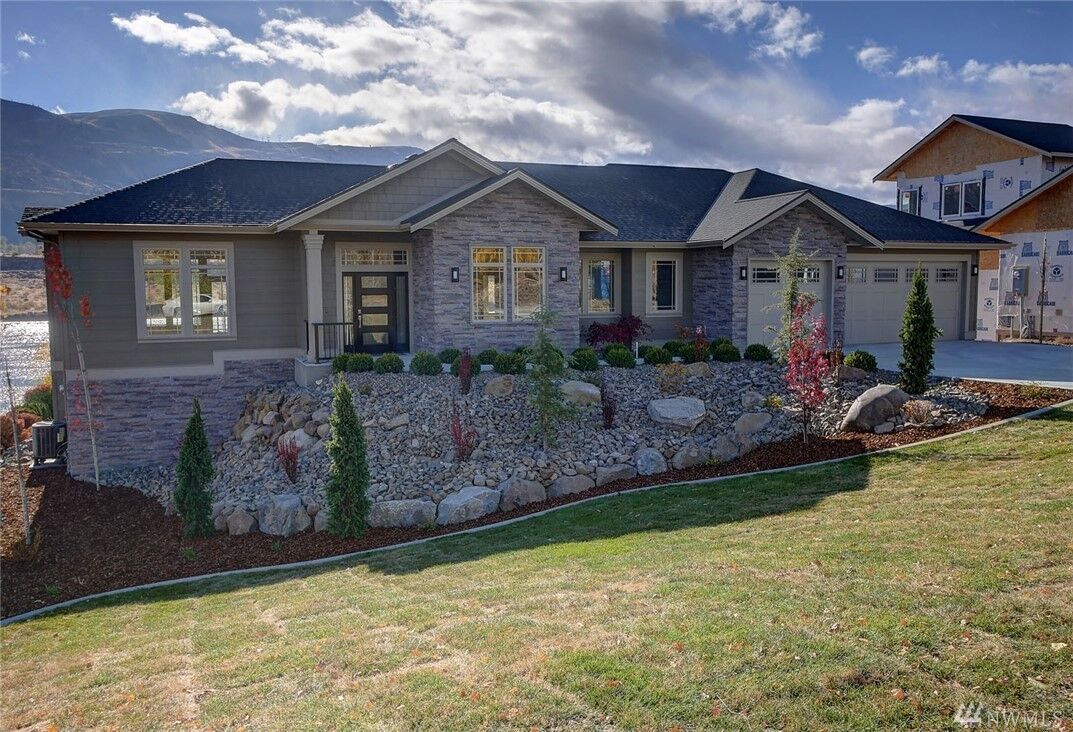 Property Photo:  5042 Hurst Landing Rd  WA 98850 