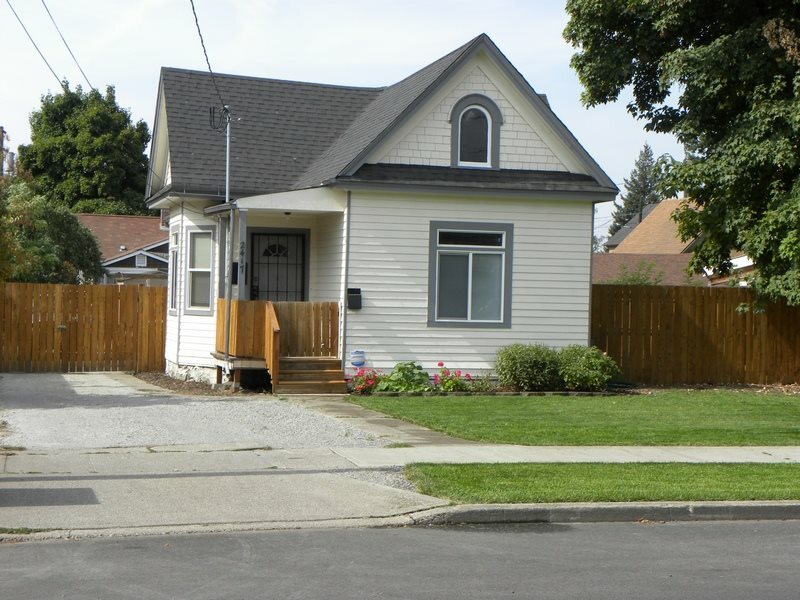 Property Photo:  2417 N Dakota St  WA 99207-2626 