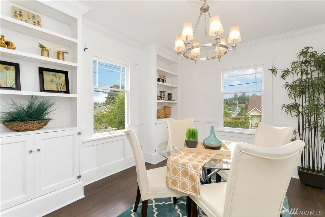Property Photo: 2621 E Pine St WA 98122