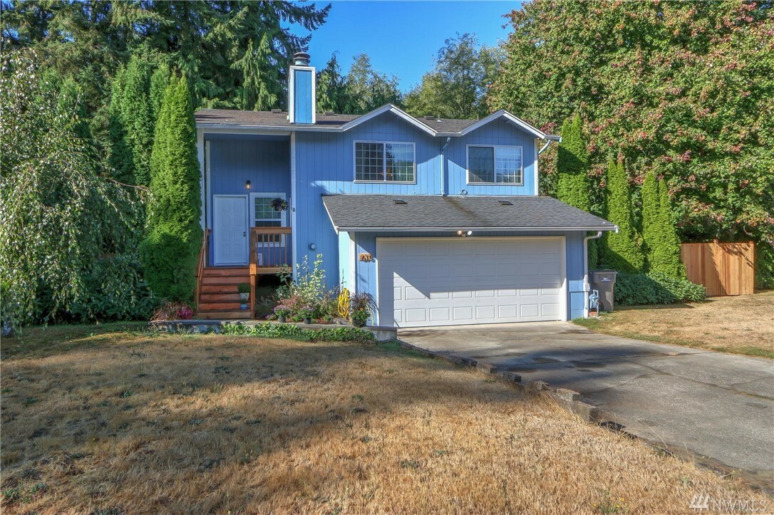 Property Photo:  615 NE Auklet Ct  WA 98311 