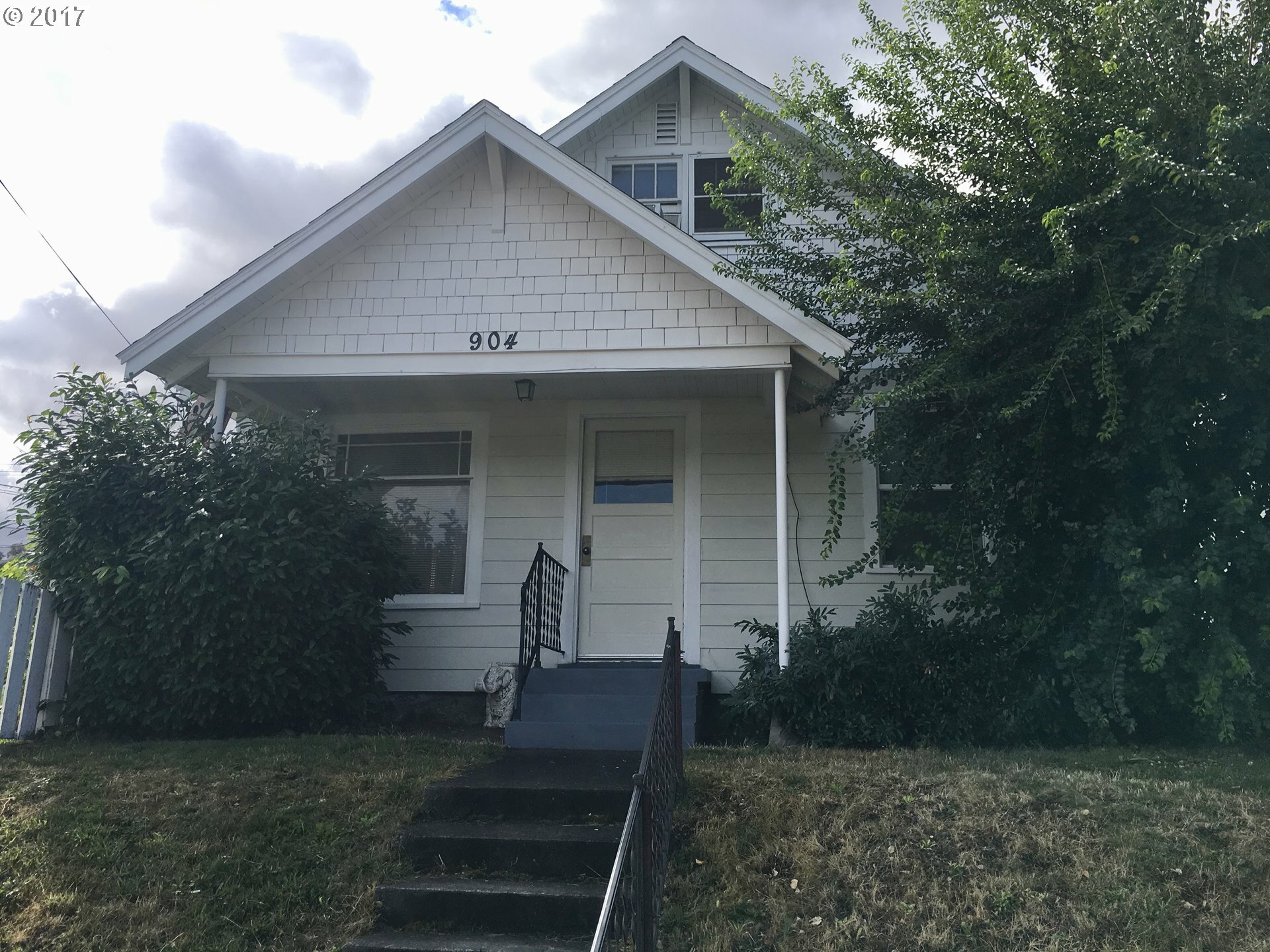 Property Photo: 904 E 14th OR 97058