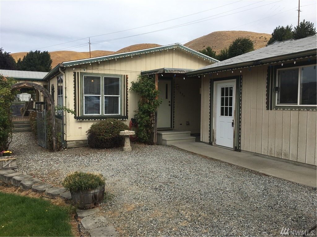 Property Photo: 1675 Sunset Dr WA 98801
