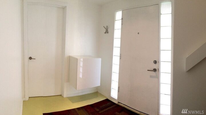 Property Photo:  2505 W Plymouth Street  WA 98199 