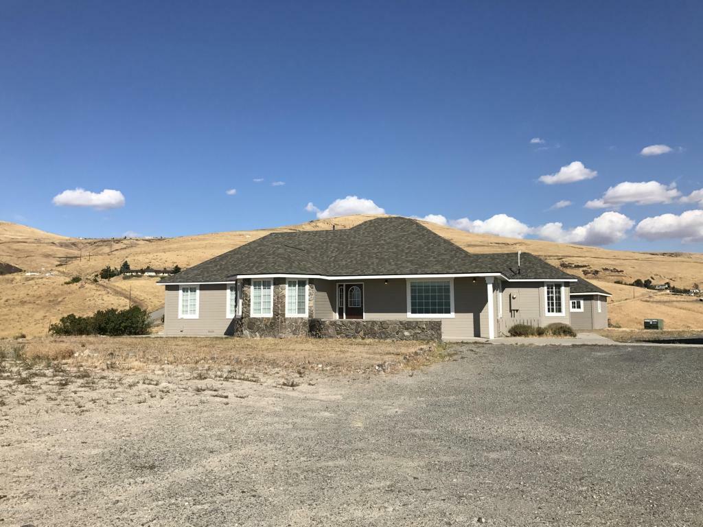 Property Photo:  60 Ewe Dr  WA 98901 