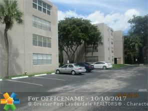 Property Photo: 9410 Tangerine Pl 301 FL 33324