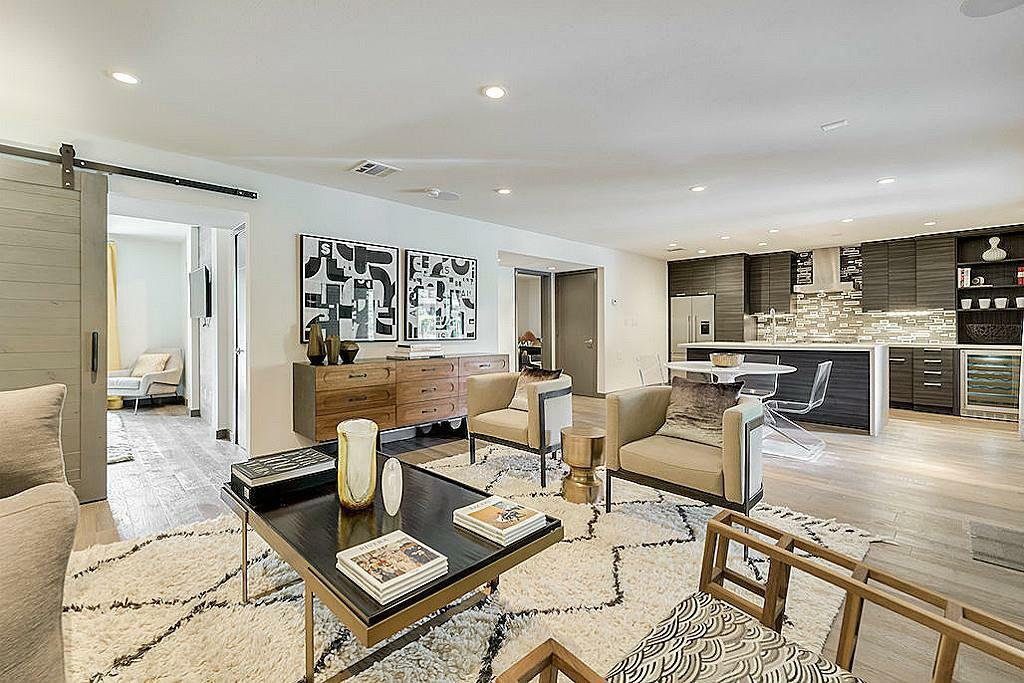 Property Photo: 1410 Hyde Park Boulevard 101 TX 77006