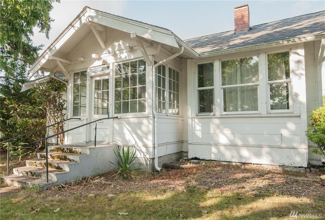 Property Photo:  2533 James St  WA 98225 