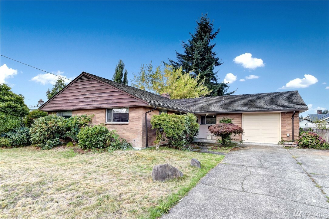 Property Photo:  425 N St NE  WA 98001 