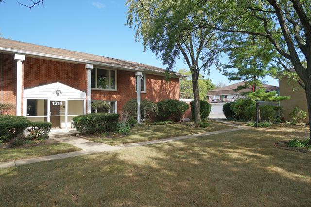 Property Photo:  1314 New Wilke Road 1D  IL 60005 