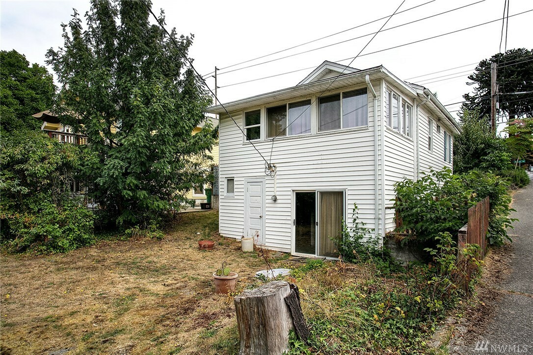 Property Photo:  9003 5th Ave NE  WA 98115 