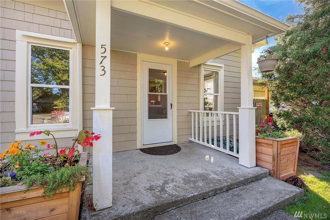 Property Photo: 573 G St WA 98230