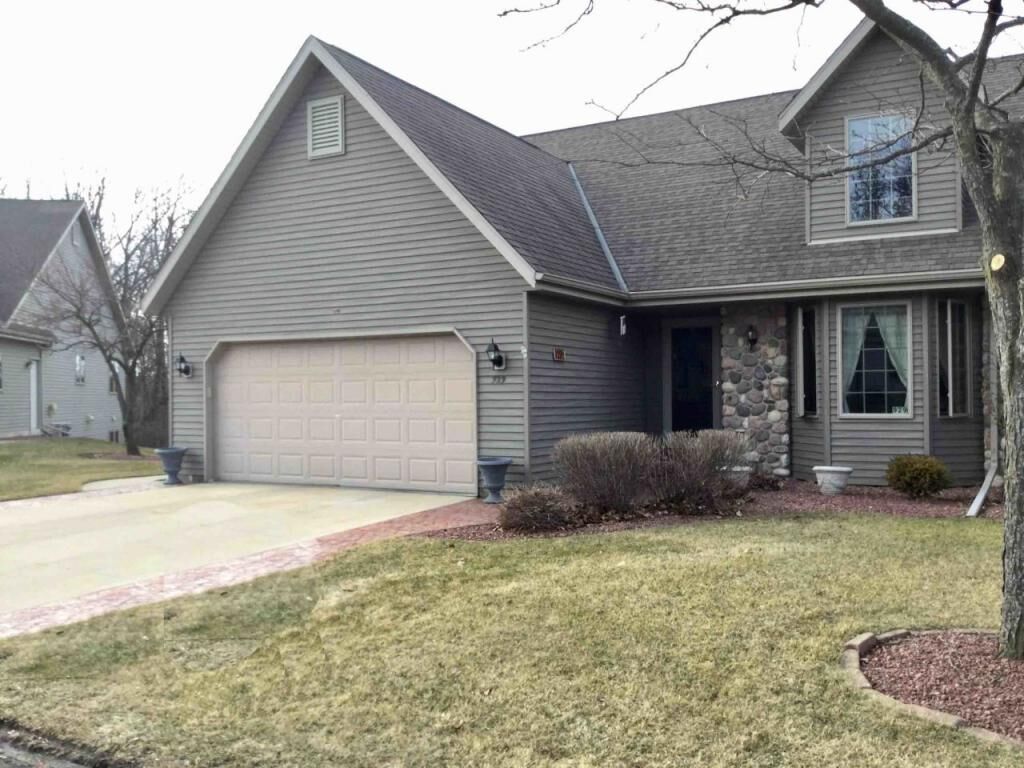 Property Photo:  929 E Loos St  WI 53027-1985 