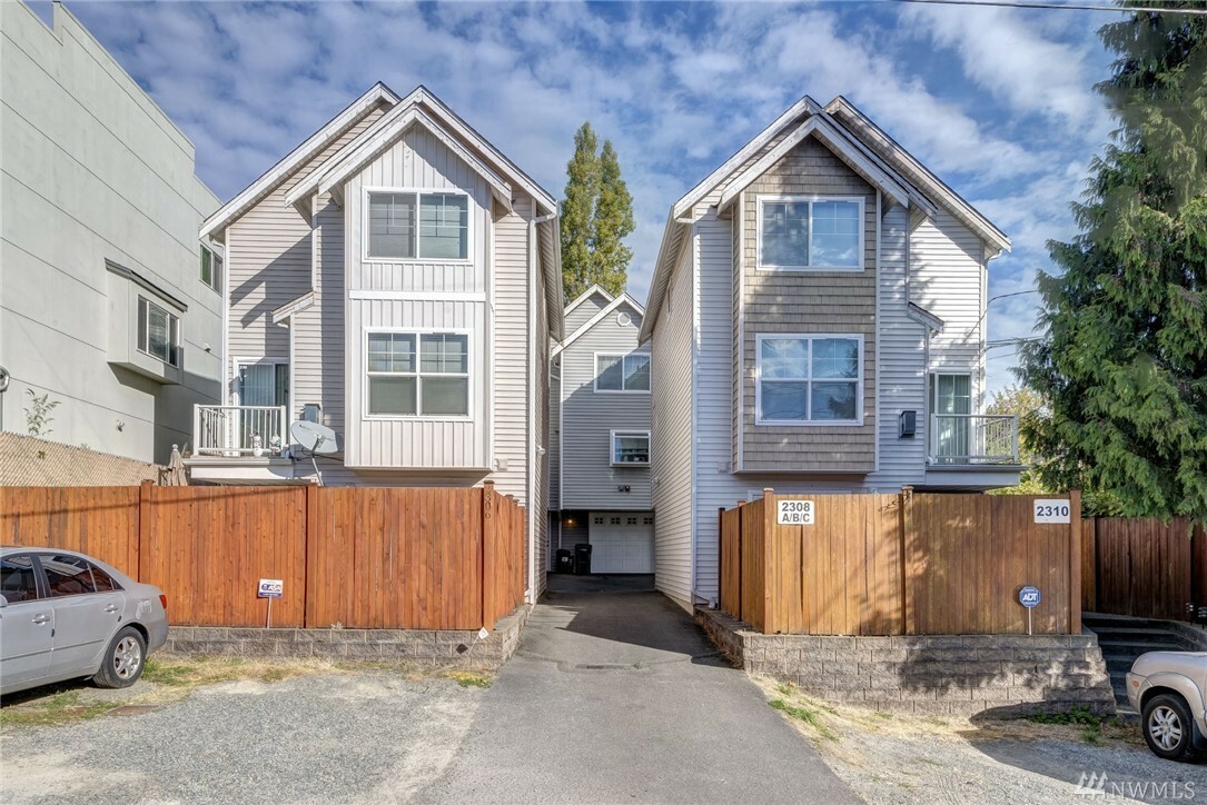 Property Photo:  2308 N 113th Place C  WA 98133 