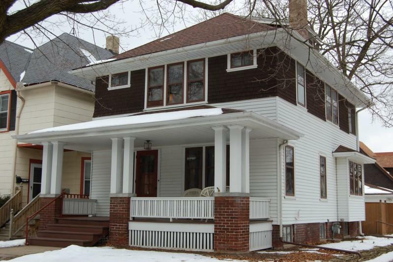 Property Photo:  1524 E Newport Ave  WI 53211-2845 