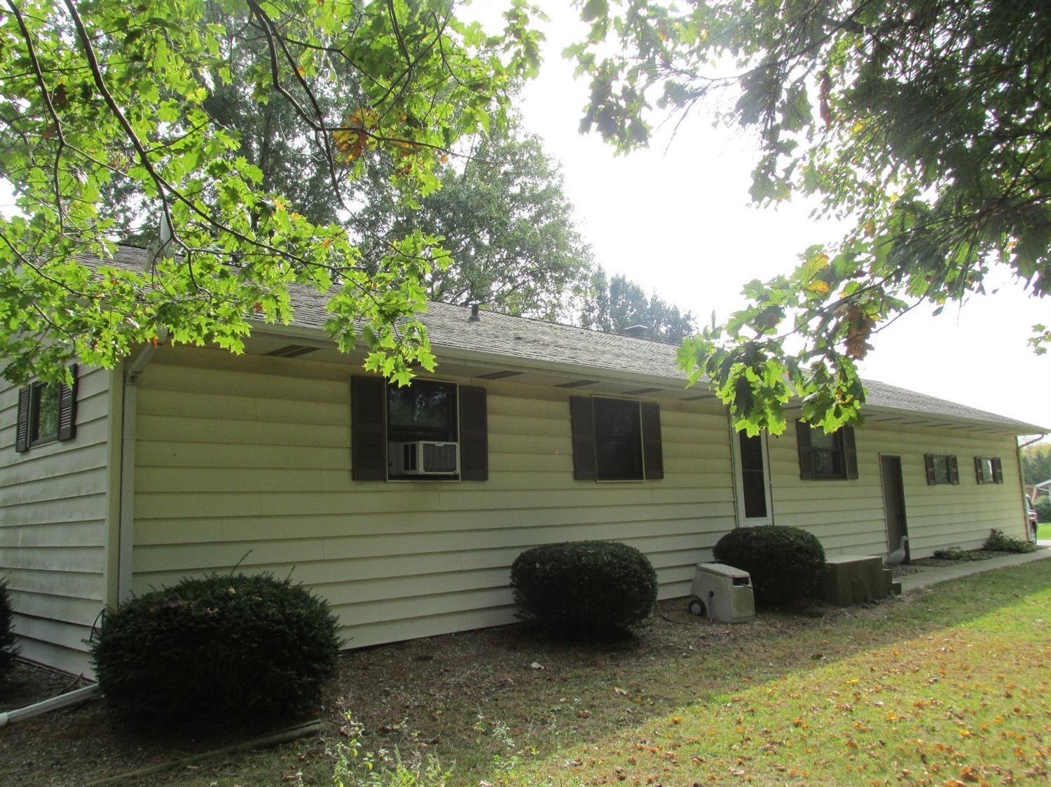 Property Photo: 7035 E Grace Avenue IN 46552
