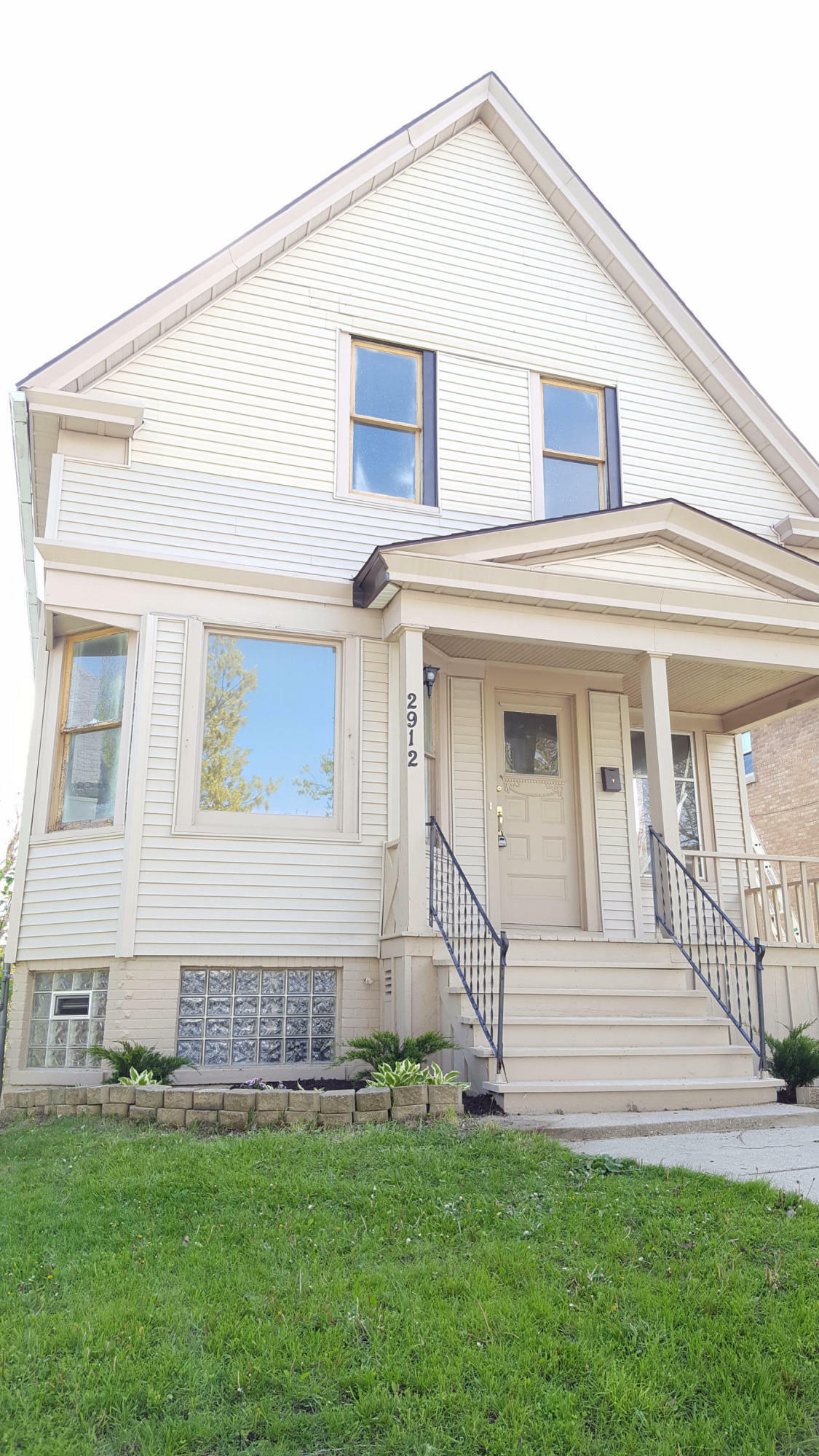 Property Photo:  2912 S 14th St  WI 53215 