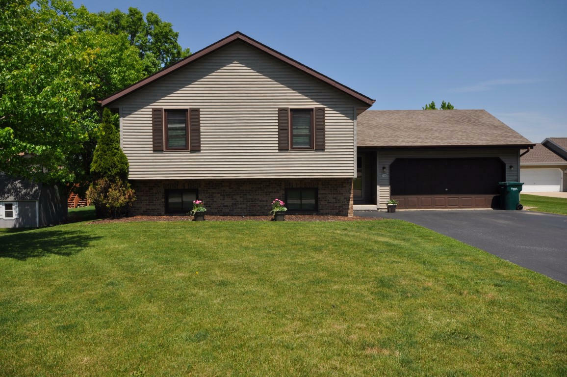 Property Photo: 548 Helena Ct WI 53002-9542