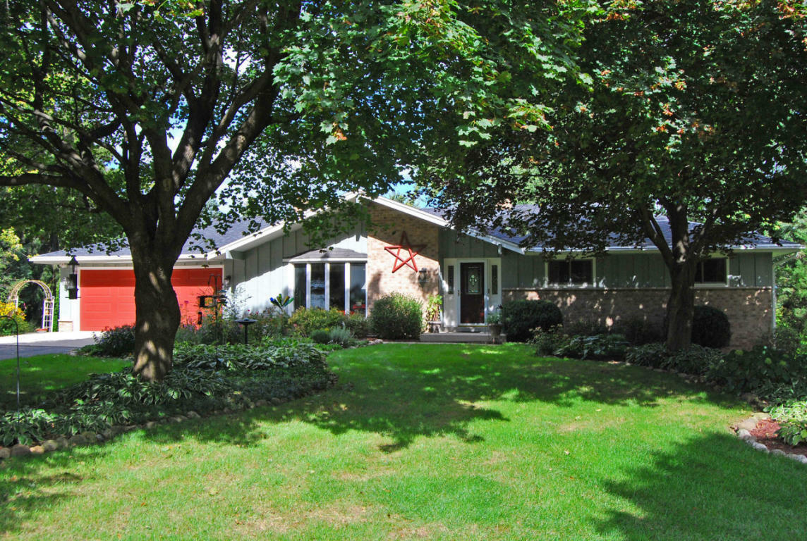 Property Photo: 10568 Crestview Dr WI 53012