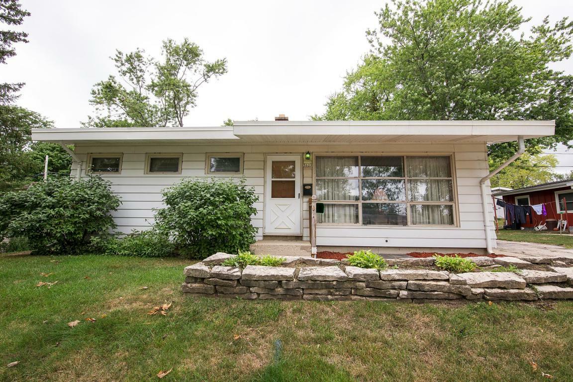 Property Photo:  5623 Bentwood Ln  WI 53129 