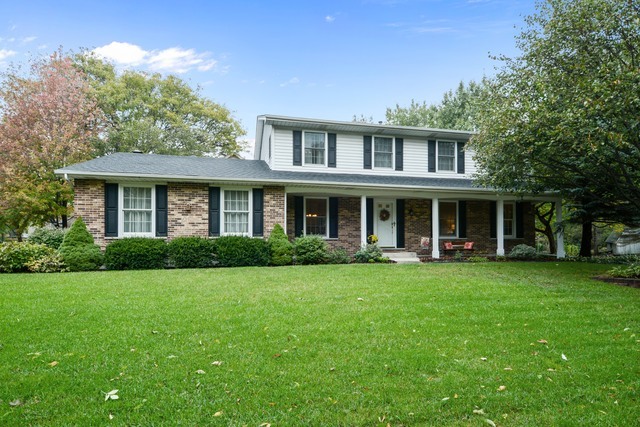 Property Photo: 1136 Huntleigh Drive IL 60540