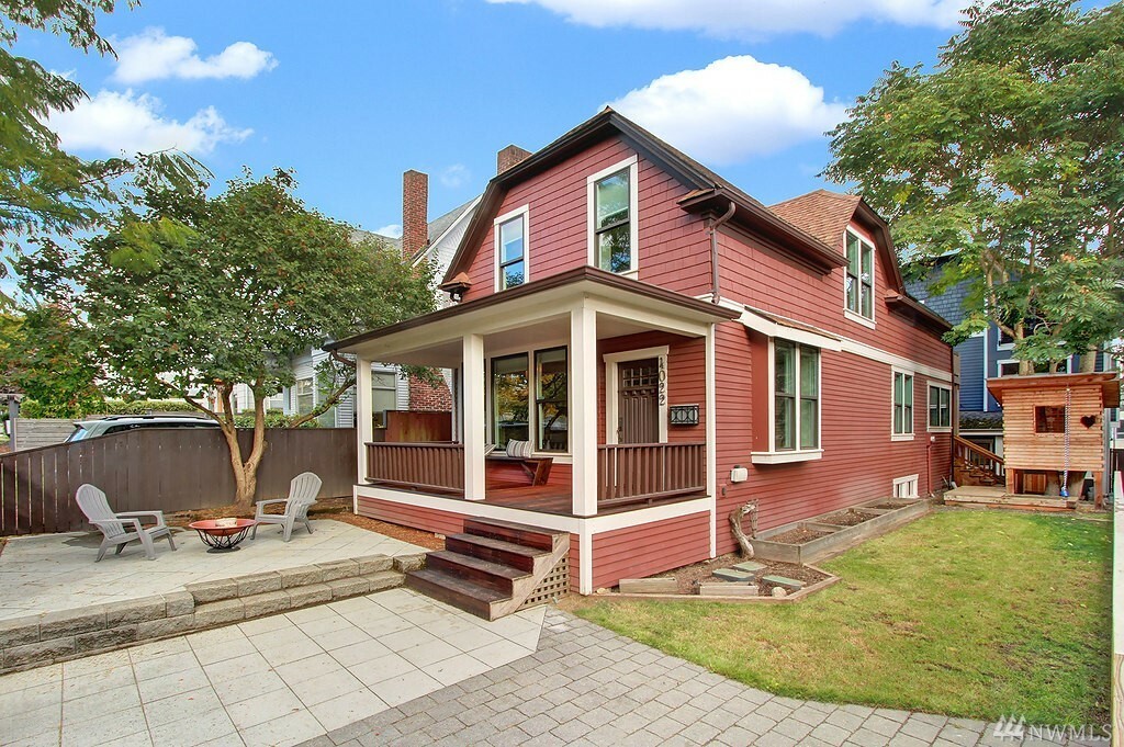 Property Photo: 4022 Linden Ave N WA 98103