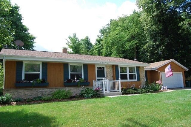 Property Photo: 2209 Mulberry Ct WI 53090-2226