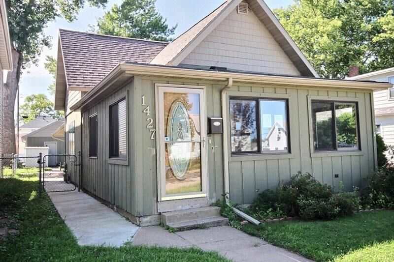 Property Photo:  1427 Loomis St  WI 54603 