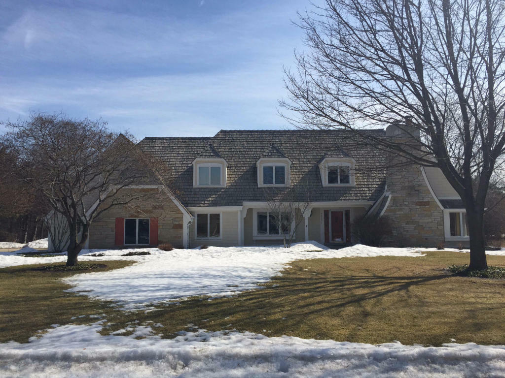 Property Photo:  10232 N Kenilworth Cir  WI 53092 