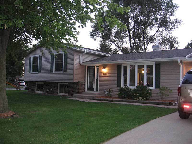 Property Photo:  215 Lilac Ln  WI 53004-9546 