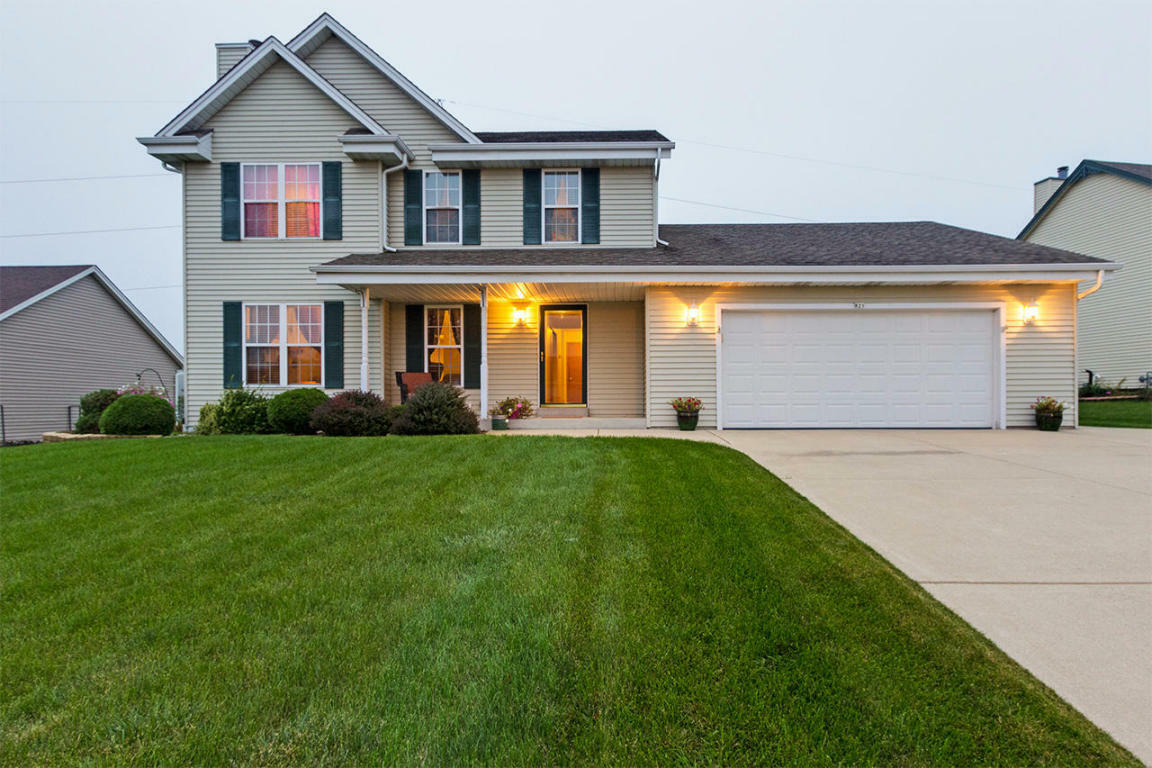 Property Photo: 821 E Randy Rd WI 53154