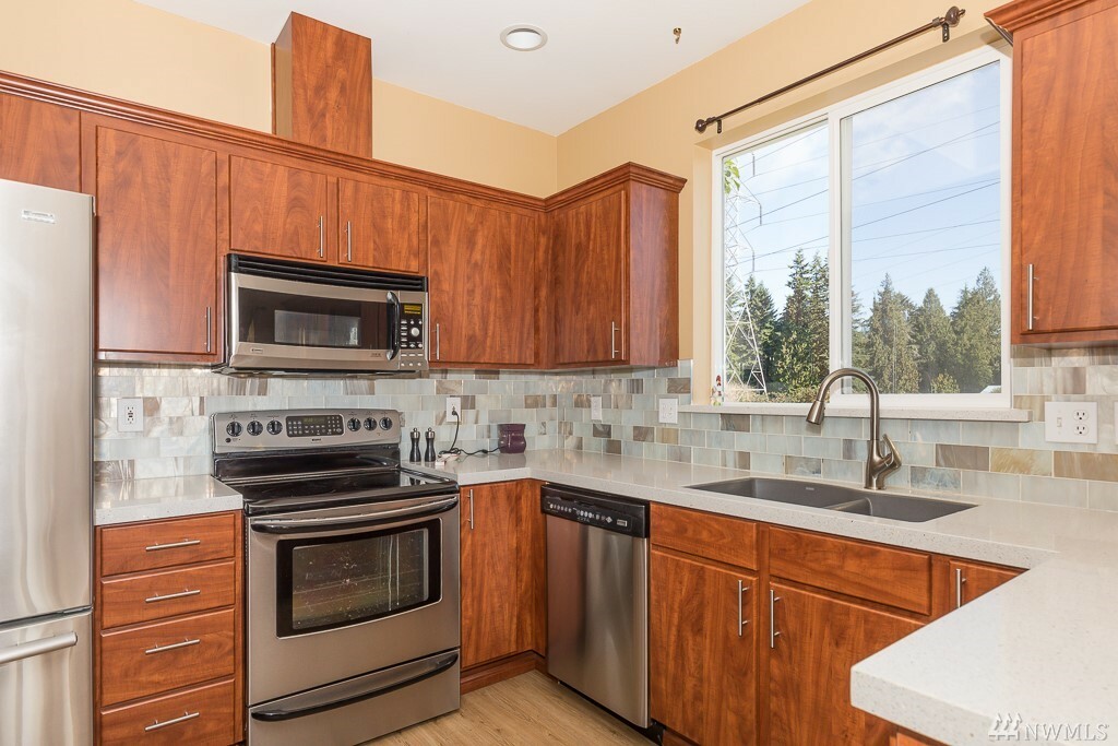 Property Photo:  611 87th Dr SE  WA 98258 