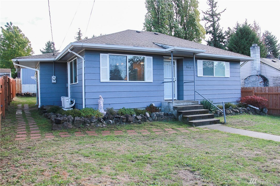 Property Photo:  8819 Yakima Ave  WA 98444 