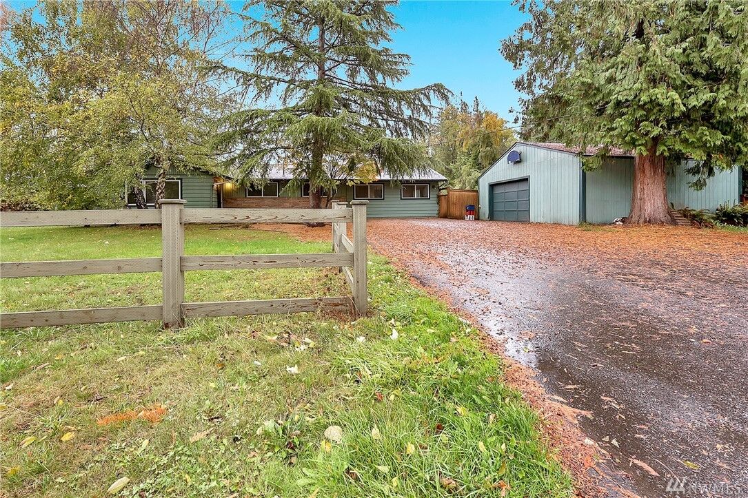 Property Photo: 3410 Hollywood Ave WA 98225