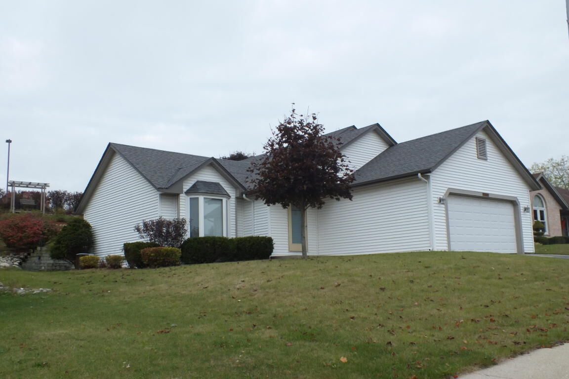Property Photo:  1736 Erin Ln  WI 53188 