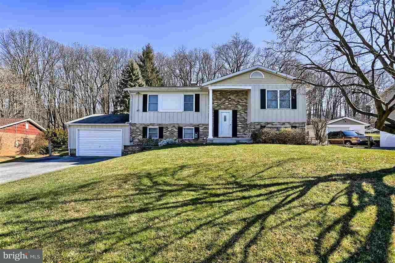 Property Photo:  11 Whitcraft Lane  PA 17361 