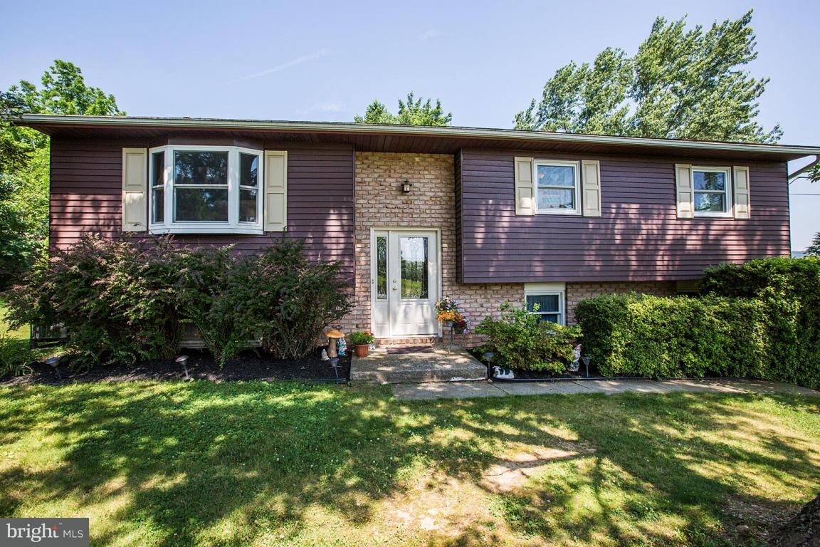 Property Photo:  3718 Elizabethtown Road  PA 17545 