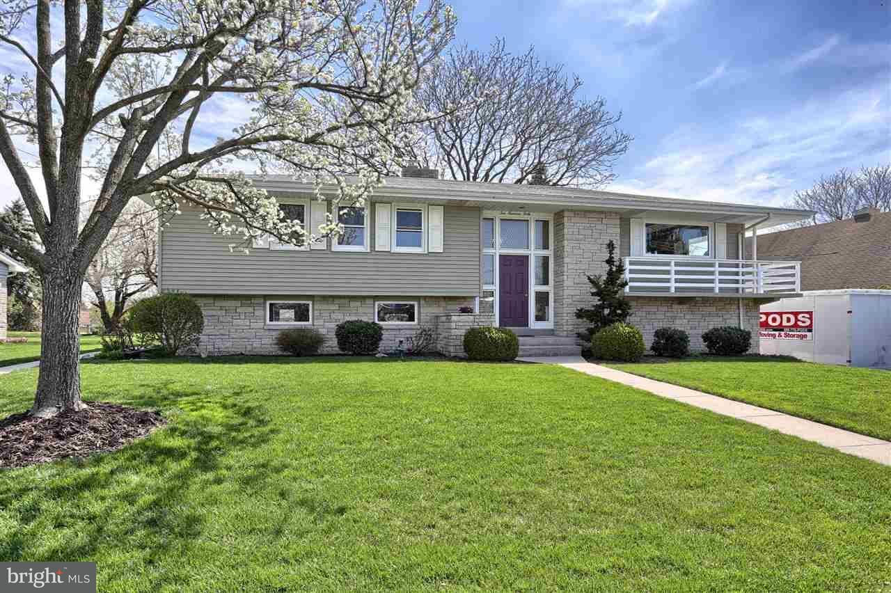 Property Photo:  1040 E Cherry Street  PA 17078 