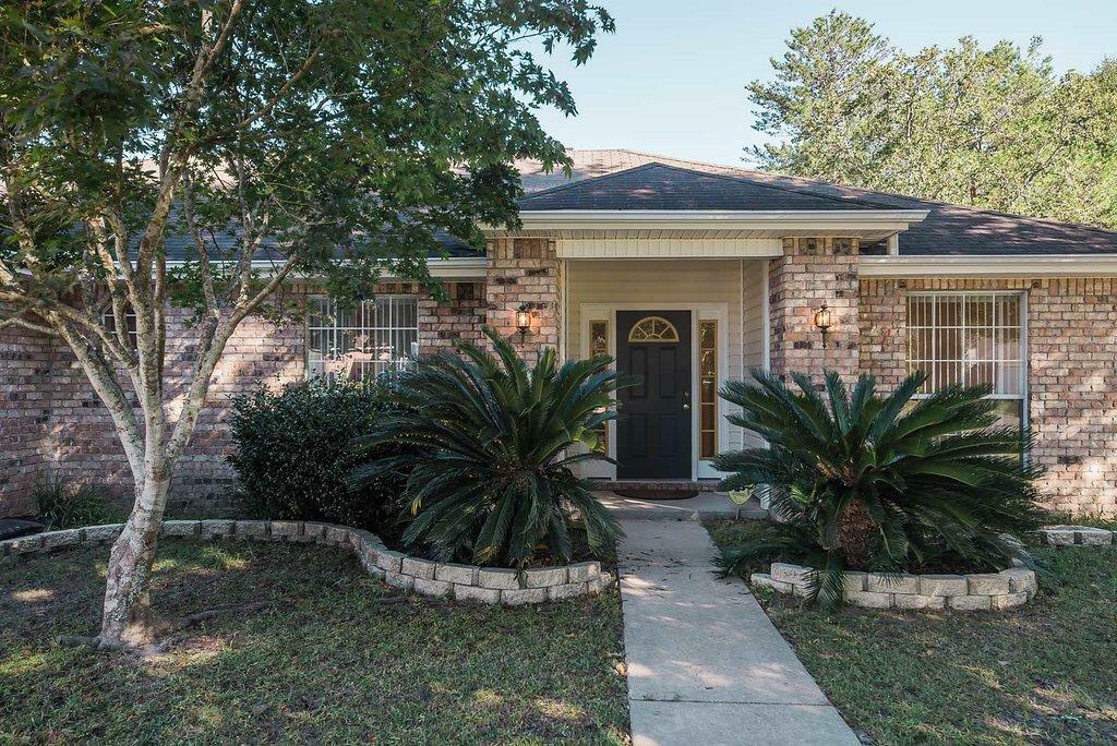 Property Photo: 4780 Coronado Circle FL 32539