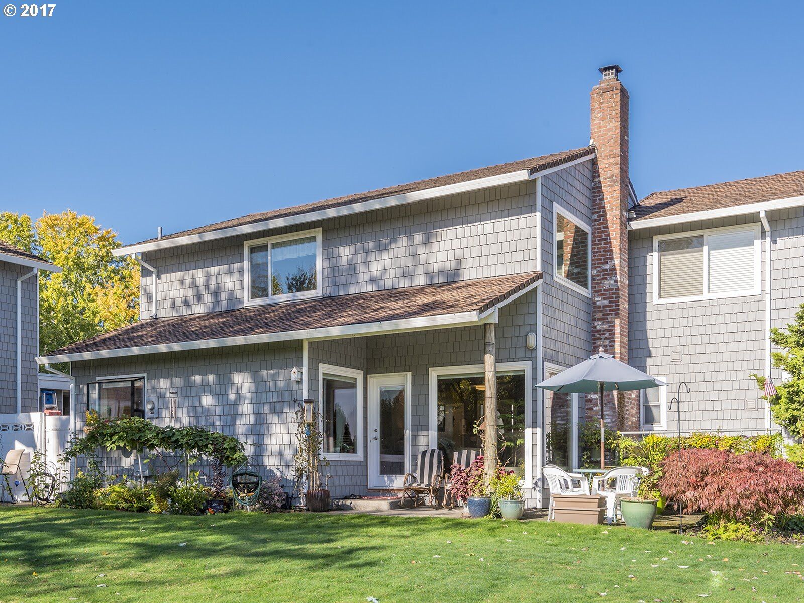 Property Photo: 609 N Tomahawk Island Dr OR 97217