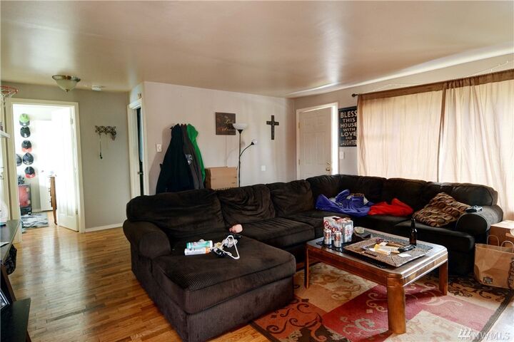 Property Photo:  710 Dexter Ave  WA 98203 