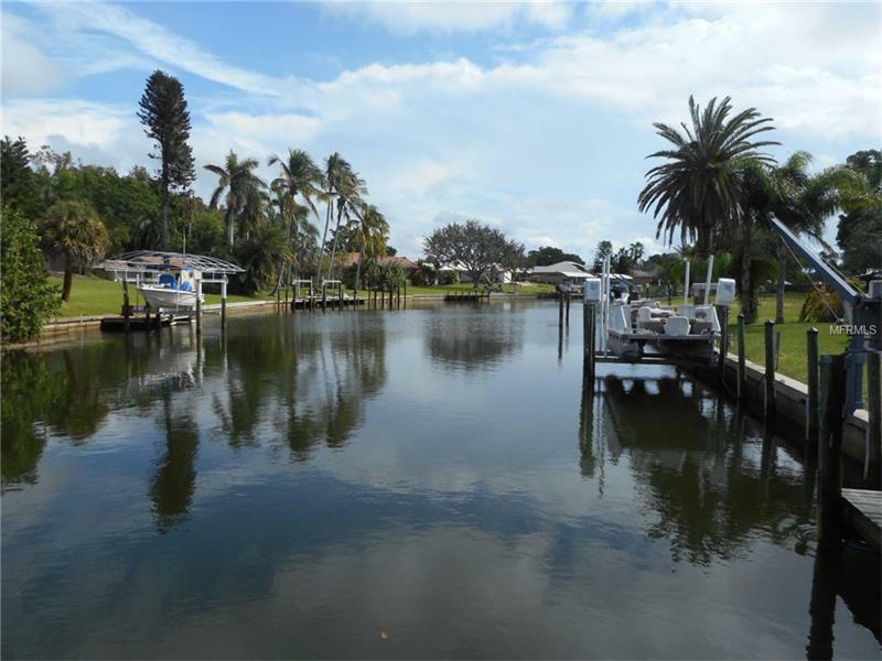 Property Photo:  210 Capstan Drive  FL 33946 