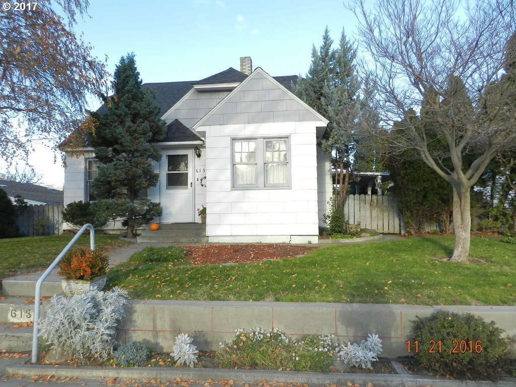 Property Photo:  615 W 11th  OR 97058 