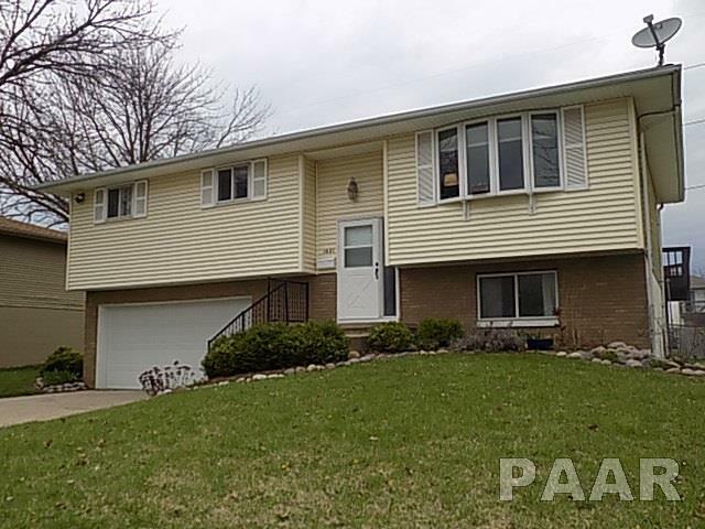 Property Photo:  1601 W Thames  IL 61614 