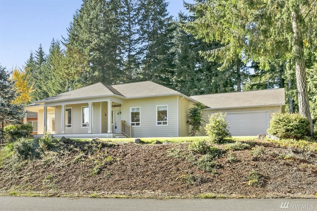 Property Photo:  160 E Rainier Ct  WA 98524 