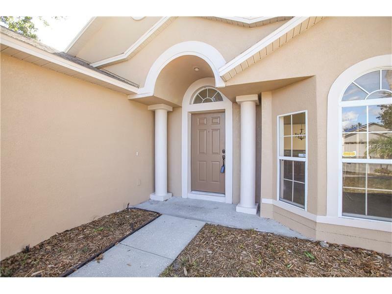 Property Photo:  512 Lancer Oak Drive  FL 32712 