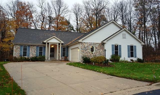 Property Photo:  322 Kames Ct  WI 53086-9449 