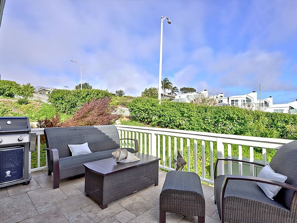 Property Photo:  828 Sea Turf Cir  CA 92075 