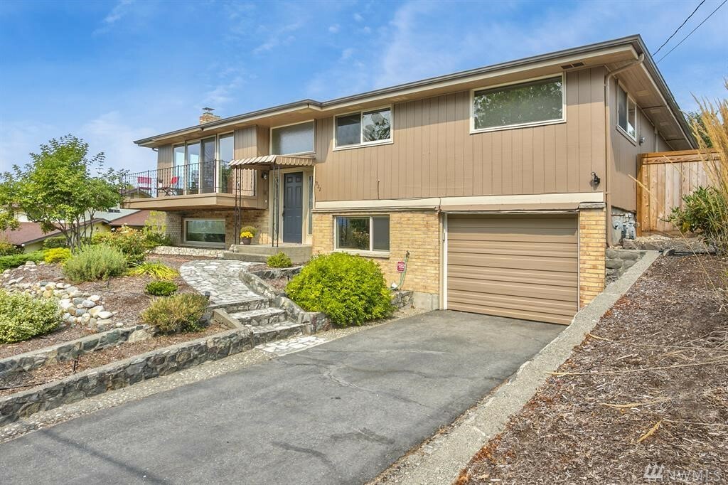 Property Photo:  922 Callahan Dr  WA 98310 