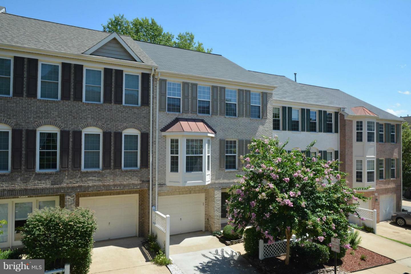 Property Photo:  2715 Earls Court  VA 22181 