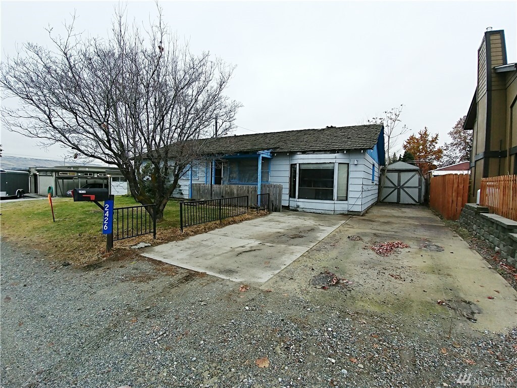 Property Photo: 2426 Lemaister Ave WA 98801